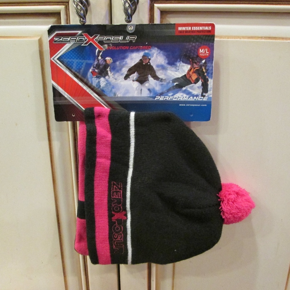 new ZEROXPOSUR  pink youth beanie and scarf Sz M/L